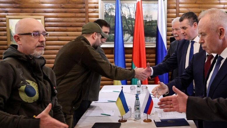 Segunda jornada de negociaciones entre delegaciones de Rusia y Ucrania, permitió el pacto de un corredor humanitario para civiles.